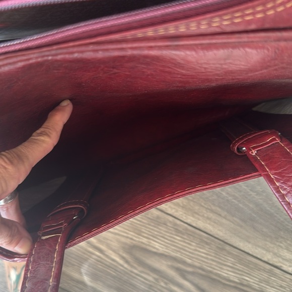 Vintage Samsonite Red Leather Travel Bag, 15" x 15.5" x 8" - Picture 9 of 14